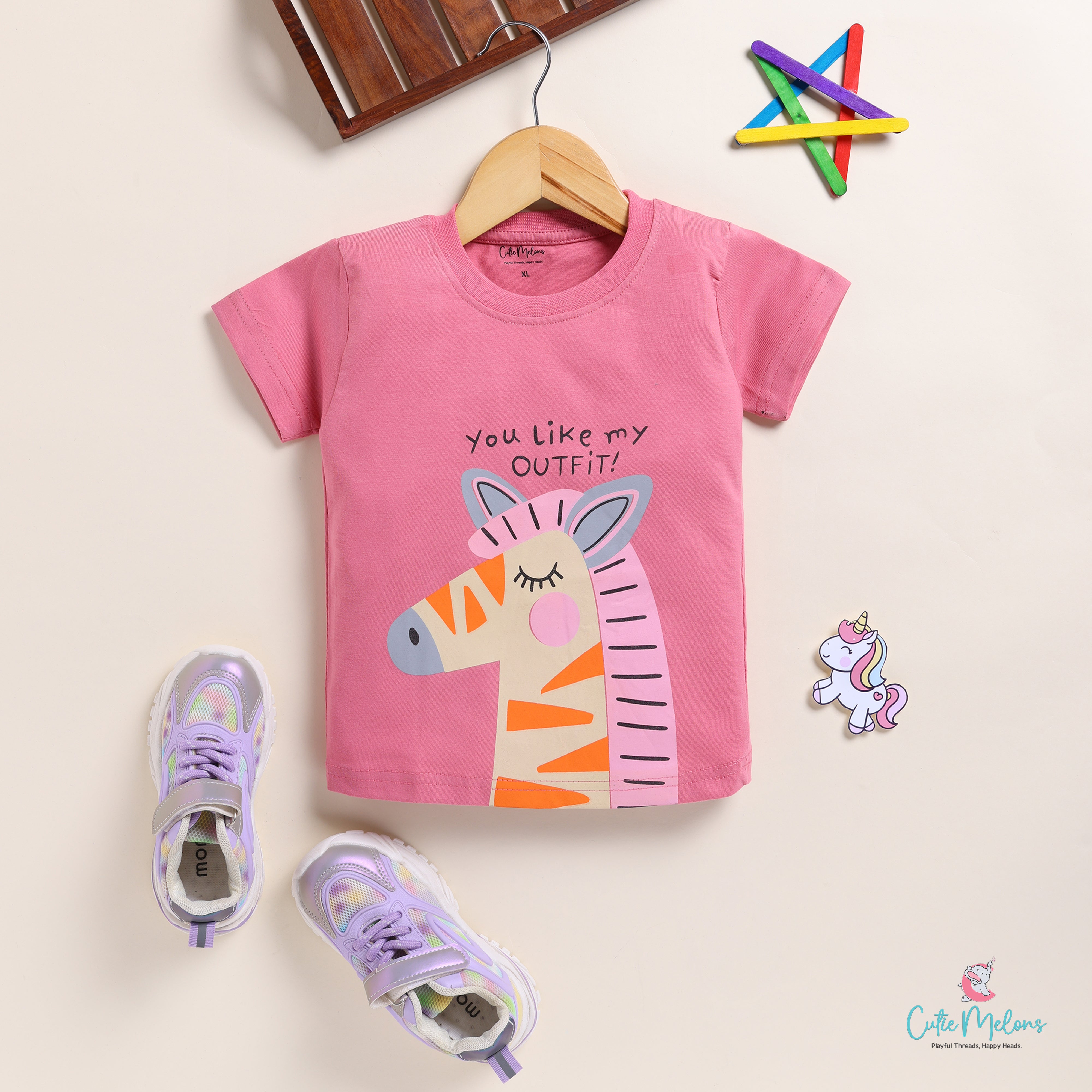Girafee's Outfit Half Sleeves Unisex T-shirt